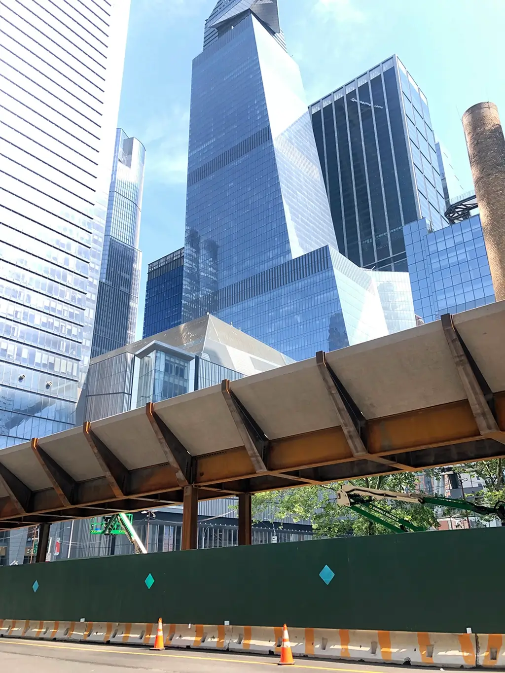 Construction of the Highline's Moynihan Connector 